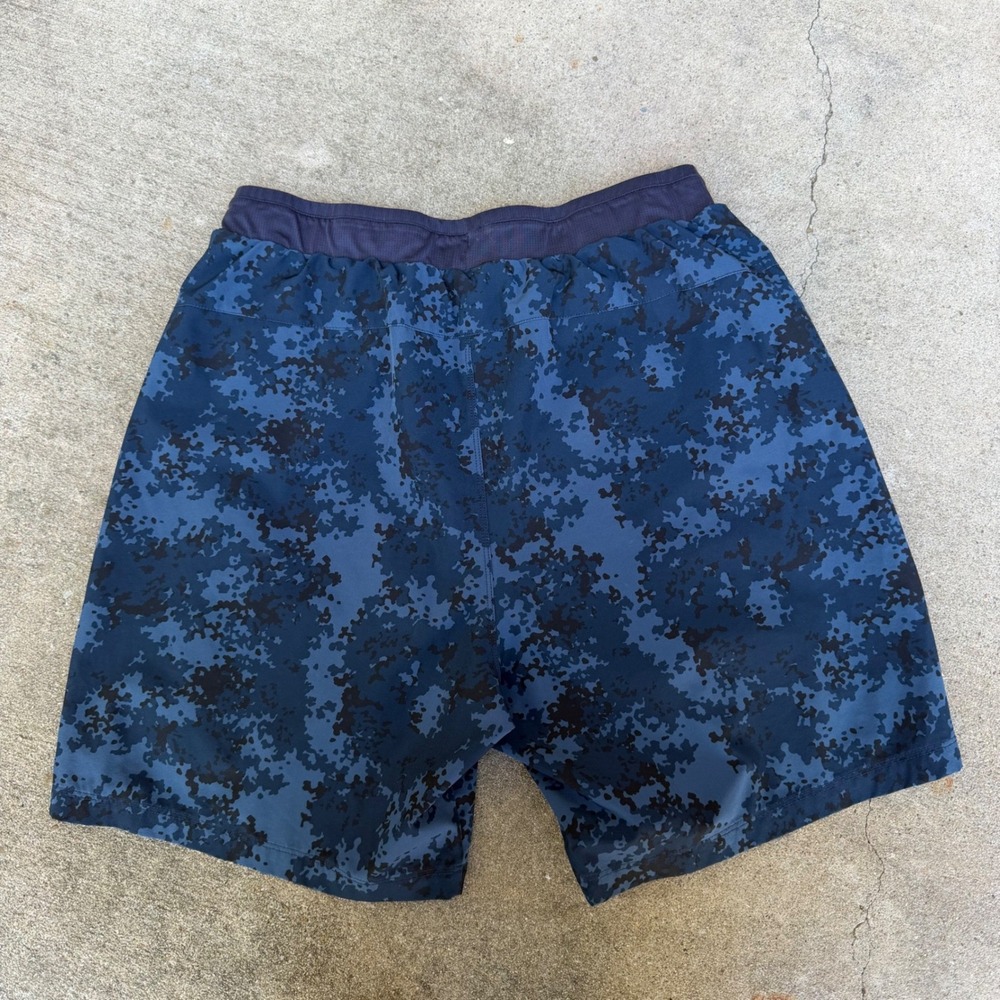 Fabletics Mens The One Short Blue Digital Camo Lined Athletic Training Shorts 7" - Picture 6 of 6